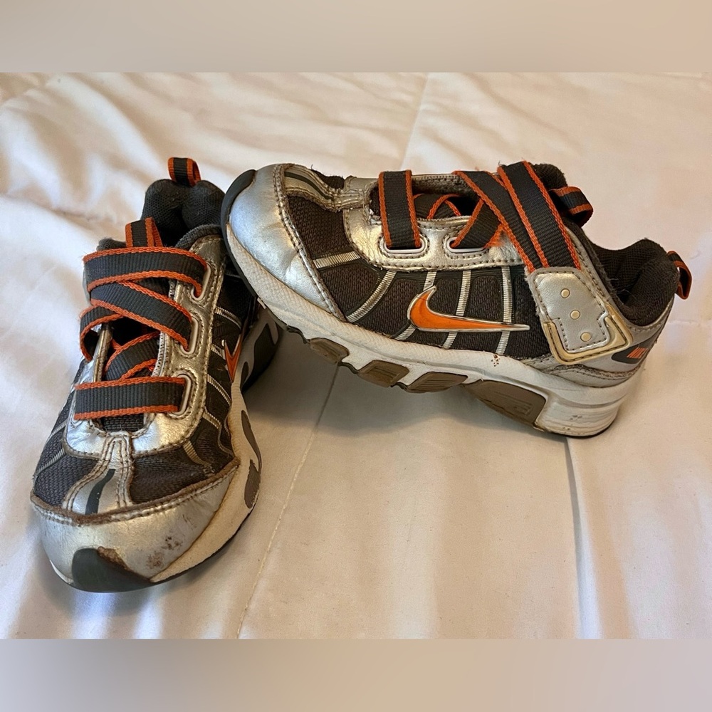 Vintage 2008 Nike Kids Grey/ Orange Hook & loop Sneakers Shoes size 10.5c